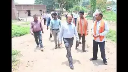 राजिम: कलेक्टर गरियाबंद ने छुरा विकासखंड के विभिन्न गांवों में पहुंचकर निर्माण कार्यों का किया औचक निरीक्षण