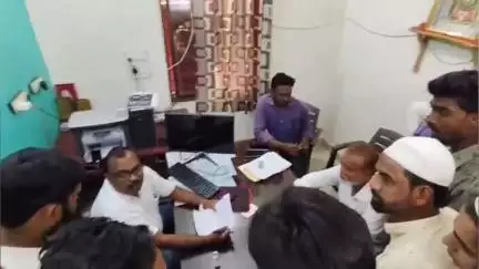 बाळापूर: शहरातील नागरिकांनी महावितरण कंपनीच्या उपकार्यकारी अभियंतांना दिले लाईन सुरळीत करणे बाबत निवेदन