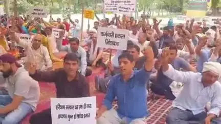 रोहतक: पीजीआई में बेरर कर्मचारियों की हड़ताल पांचवें दिन भी जारी, मांग पूरी न होने पर भूख हड़ताल की चेतावनी