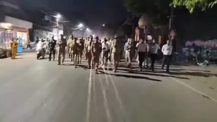 इटावा: सदर तहसील इलाके में बकरीद त्यौहार के दृष्टिगत एसएसपी ने पुलिस बल और प्रशासनिक अधिकारियों के साथ किया पैदल गश्त