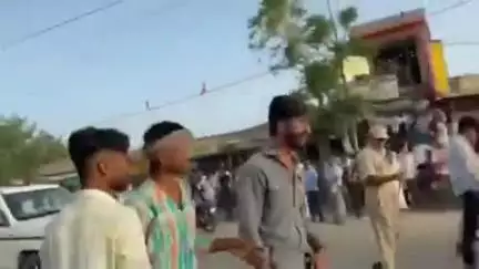 शिव: शिव थाने इलाके उंडू कस्बे में दिनदहाड़े ट्रेवल्स मलिक पर हमले के मामले में पुलिस ने 3 आरोपियों की निकाली परेड