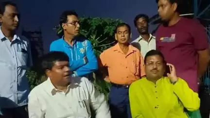 খড়গ্রাম: কল্যাণপুর 2 গ্রাম পঞ্চায়েতের বিচুর গ্রামে দলীয় কর্মীর মৃত্যুর খবর পেয়ে সমবেদনা জানালেন বিধায়ক