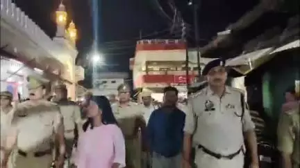 मुहम्मदाबाद: बकरीद पर्व को शांतिपूर्ण ढंग से मनाने के लिए एसडीएम डॉ. हर्षित तिवारी ने शहर के विभिन्न इलाकों में किया पैदल रूट मार्च