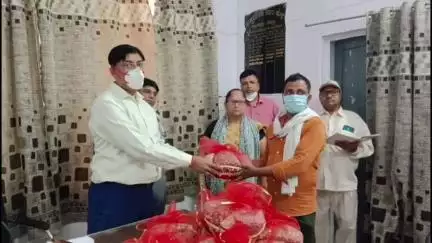 मछलीशहर: सामुदायिक स्वास्थ्य मछलीशहर पर पोषण पोटली का वितरण किया गया