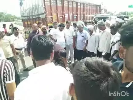 नांदुरा: कोळंबा फाट्याजवळ ई बाइक स्कुटीला इनोव्हा कारने जोरदार धडक दिल्याने ई बाइक स्कुटीवरील इसम जागीच ठार