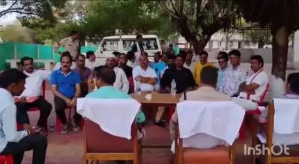 आरोन: आरोन थाना परिसर में एसडीएम ने शांति समिति की बैठक ली, सभी वर्ग धर्म के नागरिक हुए शामिल