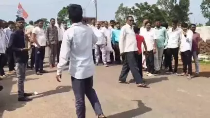 बतौली: पूर्व खाद्यमंत्री अमरजीत रोपाखार पहुंचे, प्रशासन पर पक्षपातपूर्ण कार्रवाई का आरोप लगाकर किया विरोध