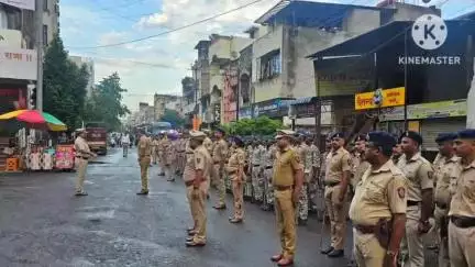 मिरज: बकरी ईद आणि शिवराज्याभिषेक दिनानिमित्त सांगली शहारातून पोलिसांचा रूट मार्च; स्टेशन चौकातून रूट मार्चला केली सुरुवात