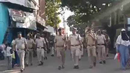 ಧಾರವಾಡ: ಬಕ್ರೀದ್ ಹಿನ್ನೆಲೆ ನಗರದ ಪ್ರಮುಖ ರಸ್ತೆಗಳಲ್ಲಿ ಕಮೀಷನರ್ ಎನ್.ಶಶಿಕುಮಾ‌ರ್ ನೇತೃತ್ವದಲ್ಲಿ ಪೊಲೀಸ್ ಪಥಸಂಚಲನ