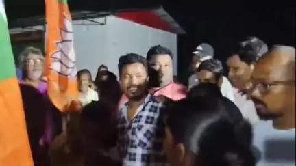 হলদিবাড়ি: দক্ষিণ বড় হলদিবাড়ি গ্রাম পঞ্চায়েত এলাকার 155 নং বুথে তৃণমূলের বুথ সভাপতি সহ 45টি পরিবার যোগ দিল BJP-তে