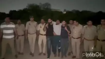 आगरा: पुलिस ने कोठी मीना बाजार मैदान के पास मोबाइल छिनैती के अभियुक्त को मुठभेड़ में किया गिरफ्तार