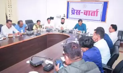 जशपुर: युक्तियुक्तकरण पर प्रेस वार्ता, शिक्षा व्यवस्था को मजबूत करने के लिए शिक्षकों का संतुलन आवश्यक