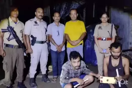 চাবুৱা: চাবুৱাৰ পানীতোলাত ড্ৰাগছসহ দুই ড্ৰাগছ ব্যৱসায়ীক আটক আৰক্ষীৰ , জব্দ বহু আপত্তিজনক সামগ্ৰী
