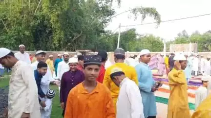 তপন: মিনাপাড়ায় শনিবার সকালে উৎসবমুখর পরিবেশে সম্পন্ন হল পবিত্র ঈদুজ্জোহার নামাজ