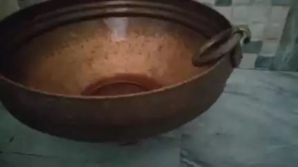 मेहकर: हिवरा आश्रममध्ये घरातील भांडी चमकवण्याच्या बहाण्याने फसवणूक; महिलांकडून भांडी घेऊन चौघी फरार