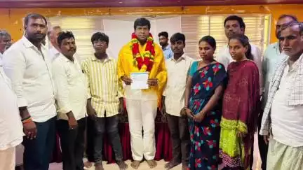 ఎమ్మిగనూరు: ఎమ్మిగనూరు : రోడ్డు ప్రమాదంలో మృతి చెందిన టిడిపి కార్యకర్త నారాయణ కుటుంబానికి 5 లక్షల చెక్కును అందజేసిన ఎమ్మెల్యే ..