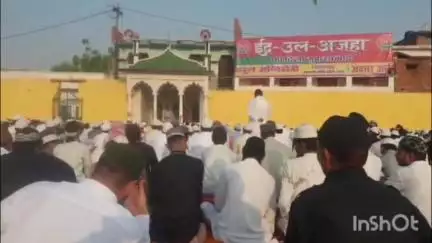 उन्नाव: आज इद-उल-अजहा के अवसर पर सदर कोतवाली क्षेत्र की बड़ी ईदगाह में नमाज अदा की गई, मांगी गई अमन और चैन की दुआ