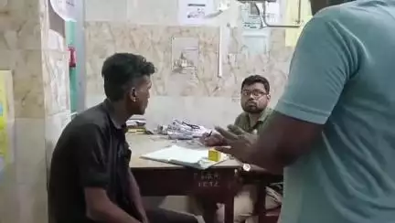 ক্যানিং ১: ক্যানিং এর সাতমুখী এলাকায় চোর সন্দেহে মারধর এক যুবককে, আটক করল পুলিশ