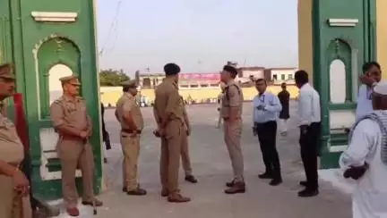 उन्नाव: एसपी ने ईद-उल-अजहा के दृष्टिगत ईदगाह मस्जिद और शुक्लागंज की मस्जिद का किया निरीक्षण