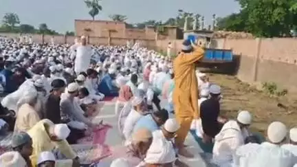बंजरिया: सदर अनुमंडल के सभी थाना क्षेत्रों के ईदगाहों में शनिवार को ईद उल अजहा की नमाज अदा कर एक-दूसरे को दी बधाई