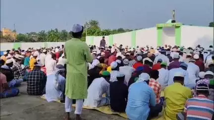 ময়ূরেশ্বর ১: বকরি ঈদে নামাজে জমায়েত হল মল্লারপুর মুসলিম পাড়া ঈদগাহ ময়দানে