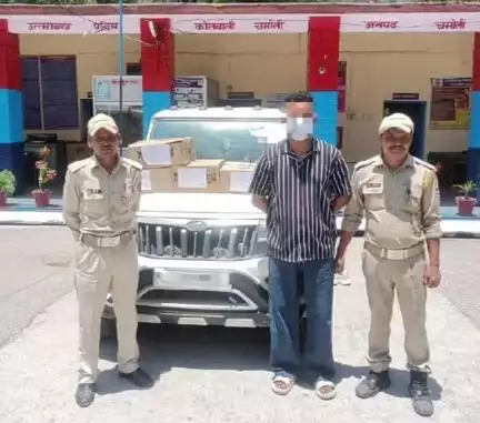 चमोली: कोतवाली चमोली पुलिस ने 4 पेटी अवैध शराब के साथ 1 व्यक्ति को किया गिरफ्तार, तस्करी में प्रयुक्त वाहन किया सीज