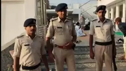 बेन: बकरीद पर्व पर बेन बाजार की मस्जिद में अमन-चैन की दुआएं मांगी गईं, सुरक्षा के पुख्ता इंतजाम किए गए