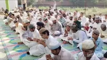 बांदा: शहर के गुलाब बाग मस्जिद में शांतिपूर्ण ढंग से अदा की गई बकरीद की नमाज, लोगों ने देश में अमन और चैन की मांगी दुआ