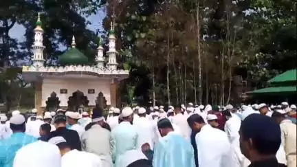 আমগুৰি: নামতি চাৰি আলি কেন্দ্ৰীয়  ঈদগাহ ময়দানত ঈদ উল আজহাৰৰ সমুহীয়া নামাজ সম্পন্ন