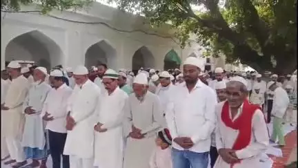 शाहबाद: जामा मस्जिद और ईदगाह में बकरीद की नमाज कड़ी सुरक्षा व्यवस्था के बीच संपन्न