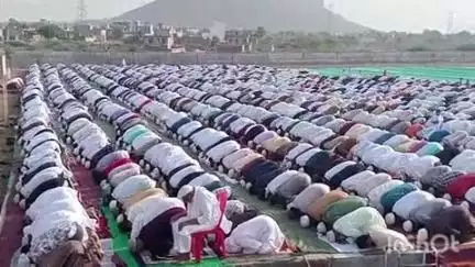 दौसा: नई और पुरानी ईदगाह सहित दरगाह शाजमाल में हुई ईद की नमाज, एक साथ झुके हजारों सिर खुदा की बारगाह में