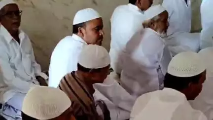 রামপুরহাট ২: মাড়গ্রামে ইদুজ্জোহার নমাজ পড়লেন মুসলিম ধর্মাবলম্বী মানুষেরা