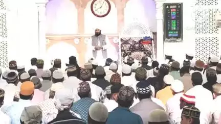 पंधाना: ईद-उल-अज़हा पर्व पर बोरगांव बुजुर्ग स्थित मस्जिद में मुस्लिम समाज के लोगों ने अदा की नमाज़