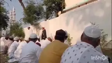 बिक्रमगंज: प्रखंड मुख्यालय बिक्रमगंज में शांति पूर्वक तरीके से लोगों ने अता की बकरीद की नमाज़