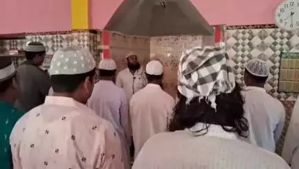 কেশপুর: সম্প্রীতি সৌহার্দের পরিবেশে কেশপুরের ধনডাংরা গ্রামে সম্পন্ন হল ইদের নমাজ