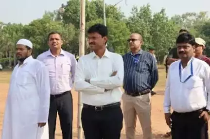 ईद-उल-अज़हा (बकरीद) के अवसर पर प्रशासनिक व्यवस्था की निगरानी करते हुए पटना के जिला मजिस्ट्रेट। अधिकारियों को उच्चतम स्तर के शिष्टाचार और प्रोटोकॉल को सुनिश्चित करते हुए कानून और व्यवस्था बनाए रखने का निर्देश दिया गया है।