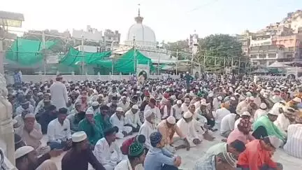 अजमेर: ईद उल अजहा का पर्व आज, ख्वाजा गरीब नवाज की दरगाह पर हुई बड़ी नमाज अदा, शहाजहनी मस्जिद पर भी हुई ईद की बड़ी नमाज