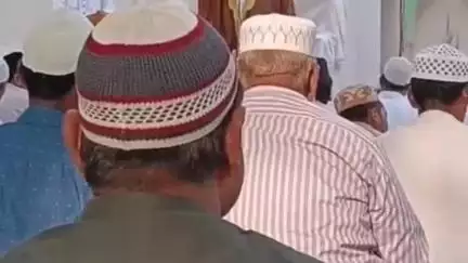 मंदसौर: खानपुरा ईदगाह पर बकरा ईद के मौके पर हजारों मुस्लिम समाज के लोगों ने एक साथ नमाज अदा की