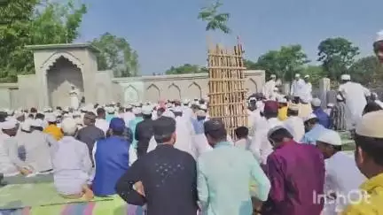 किशनगंज: टेंगरमारी बस्ती के ईदगाह में बकरीद की नमाज शांतिपूर्ण ढंग से पढ़ी गई