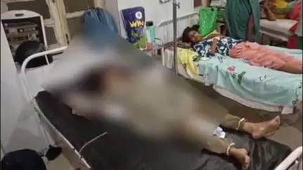 बाबूपुर में प्रेमी ने प्रेमिका के साथ की मारपीट, गंभीर रूप से घायल प्रेमिका अस्पताल में भर्ती