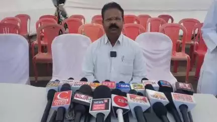 कांग्रेस नेता पूर्व विधायक प्रत्याशी कांग्रेस पार्टी कुरवाई सुभाष बोहत एडवोकेट ने ईदगाह चौराहे पर मुस्लिम धर्म के साथियों को ईद की शुभकामनाएं दी और मीडिया को संबोधित किया ।