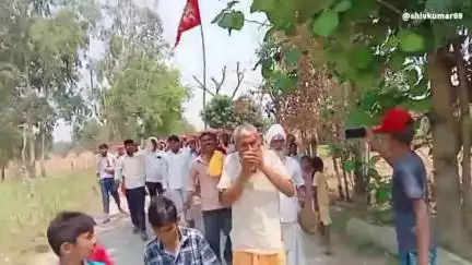 बीसलपुर।सात दिवसीय विष्णु महायज्ञ से पहले निकाली गई भव्य कलश यात्रा बसई पुरैना भीटा बाबा पर हो रहा आयोजन।