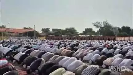 नांदगाव: मनमाड शहरातील हदगाव मैदान येथे बकरी ईद निमित्त सामूहिक नमाज पठण