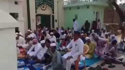 सुल्तानपुर: सुल्तानपुर में धूमधाम से मनाई गई बकरीद, ईदगाह में अदा की गई नमाज़
