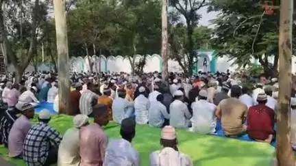 कन्नौज जनपद के सिकंदरपुर नगर पंचायत में बकरीद को लेकर पड़ी गई नवाज,9 बजे के बाद सुरु होगी कुर्बानी,पुलिस फोर्स रही मौजूद।
