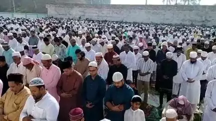 सूरजगढ़: मौलानगर स्थित ईदगाह में अकीदत के साथ बकरीद की सामूहिक नमाज अदा की गई