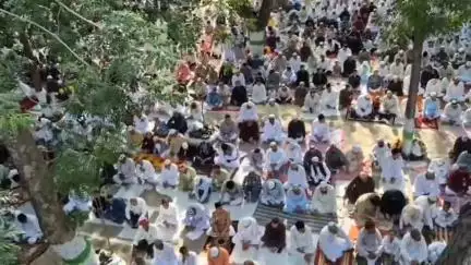 अजमेर: केसरगंज में ईद-उल-अजहा की नमाज अदा की गई, हजारों की संख्या में मुस्लिम समाज के लोग पारंपरिक परिधान में पहुंचे