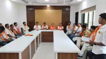 કવાંટ: સર્કિટ હાઉસ ખાતે આગામી કાર્યક્રમોને લઈને ભાજપની કાર્ય શાળા યોજાઈ, ધારાસભ્ય અને પૂર્વ સાંસદ ઉપસ્થિત રહ્યા.
