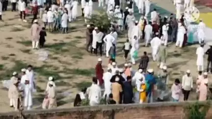 छपरा: साढ़ा ढाला ईदगाह में बकरीद पर नमाज अदा करने के लिए उमड़ी भीड़