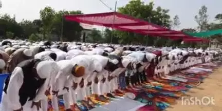 सोहागपुर: पाली रोड स्थित ईदगाह में ईद उल अजहा की नमाज अदा की गई, भारी संख्या में मुस्लिम समुदाय के लोग मौजूद रहे